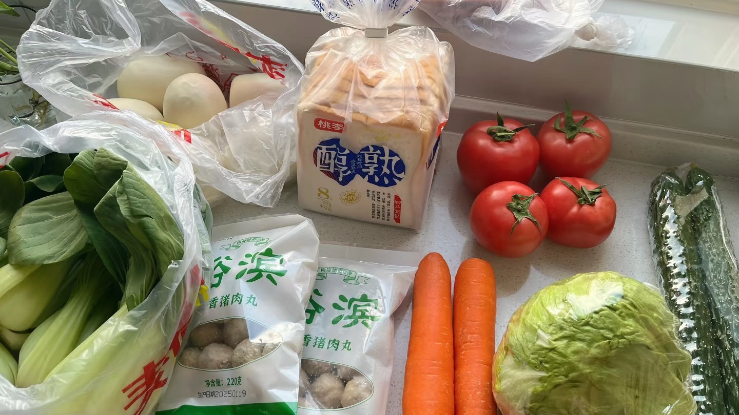 意识到了一杯奶茶钱真不是小钱 这是别人总共花了35.27元购得的食物菜店买菜用了