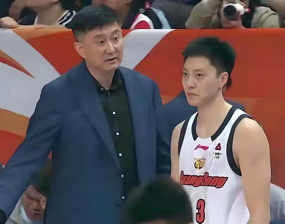 大家发现没，在昨晚广东91-93惜败福建的比赛，胡明轩又打出了一场不可思议的数据