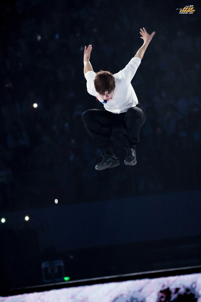 张杰在舞台上造了一个家 张杰2026的第一场开了个好头 2026首场快乐张杰承包