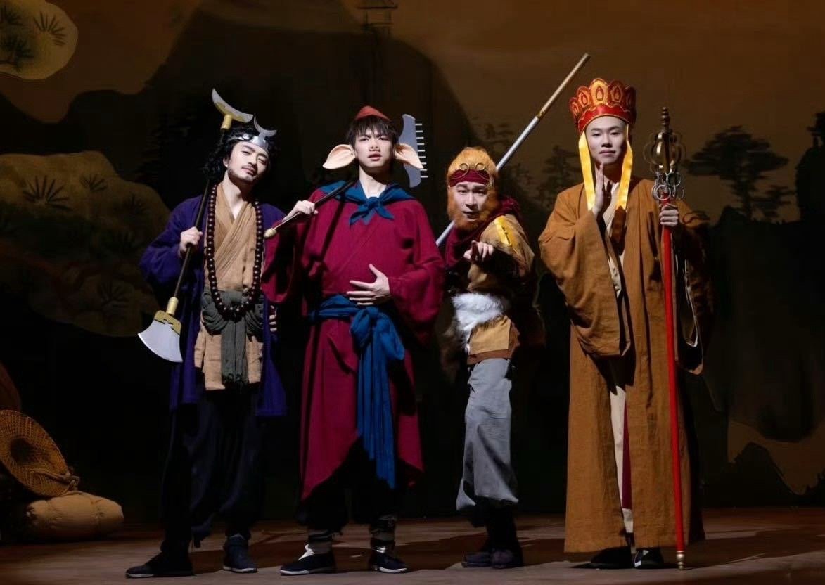 终于知道四士同堂是哪四士了B站大年初一联欢会 B站这波操作太懂了！让“四士”在舞