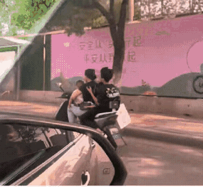 1 天呐！这位妈妈的胆子也太大了吧！[震惊]
2 这个办法好，不浪费一滴果汁。