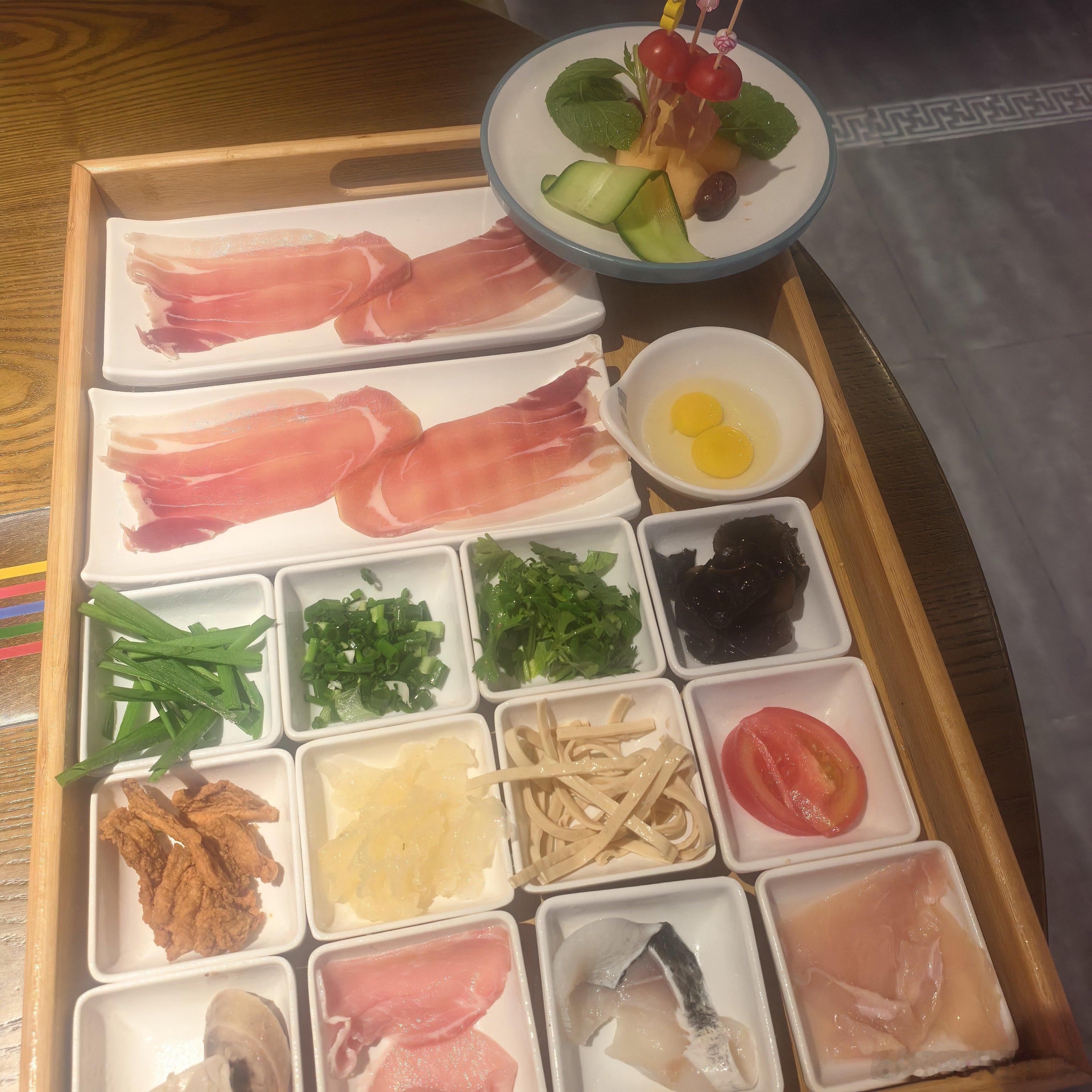 又是致力打破云南人不吃过桥米线谣言的一天。 