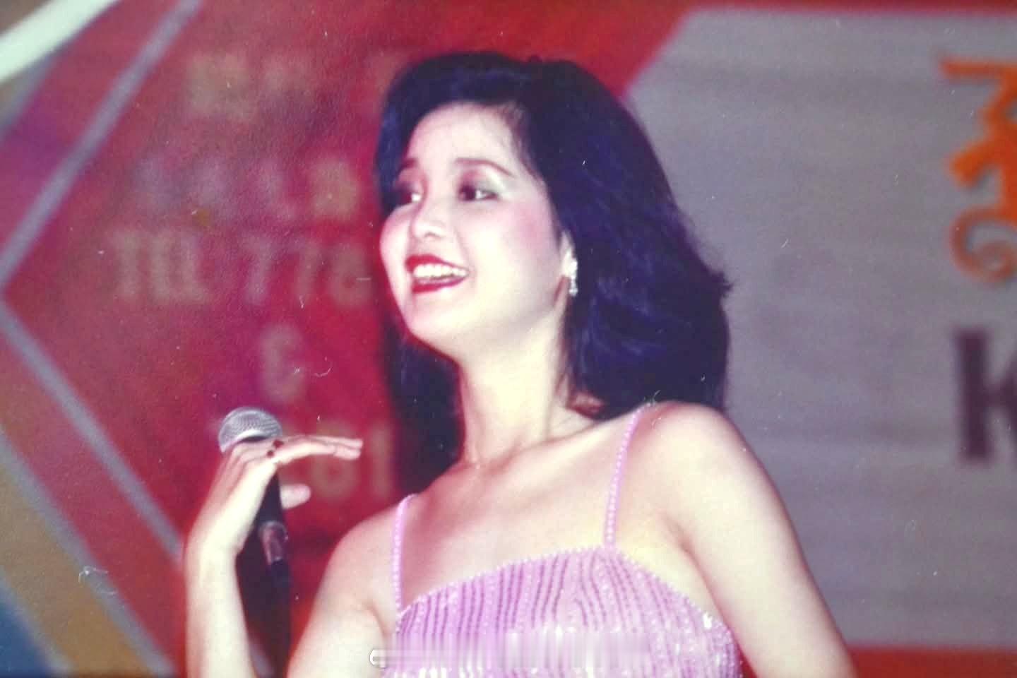 周末愉快！🎤✨❤☘（FB）邓丽君