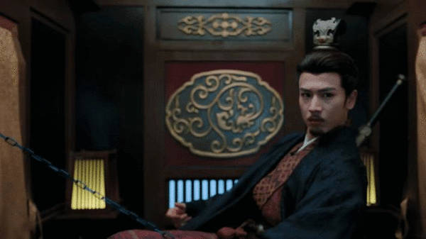 张凌赫的搞笑动图又增加了一张 ​​​