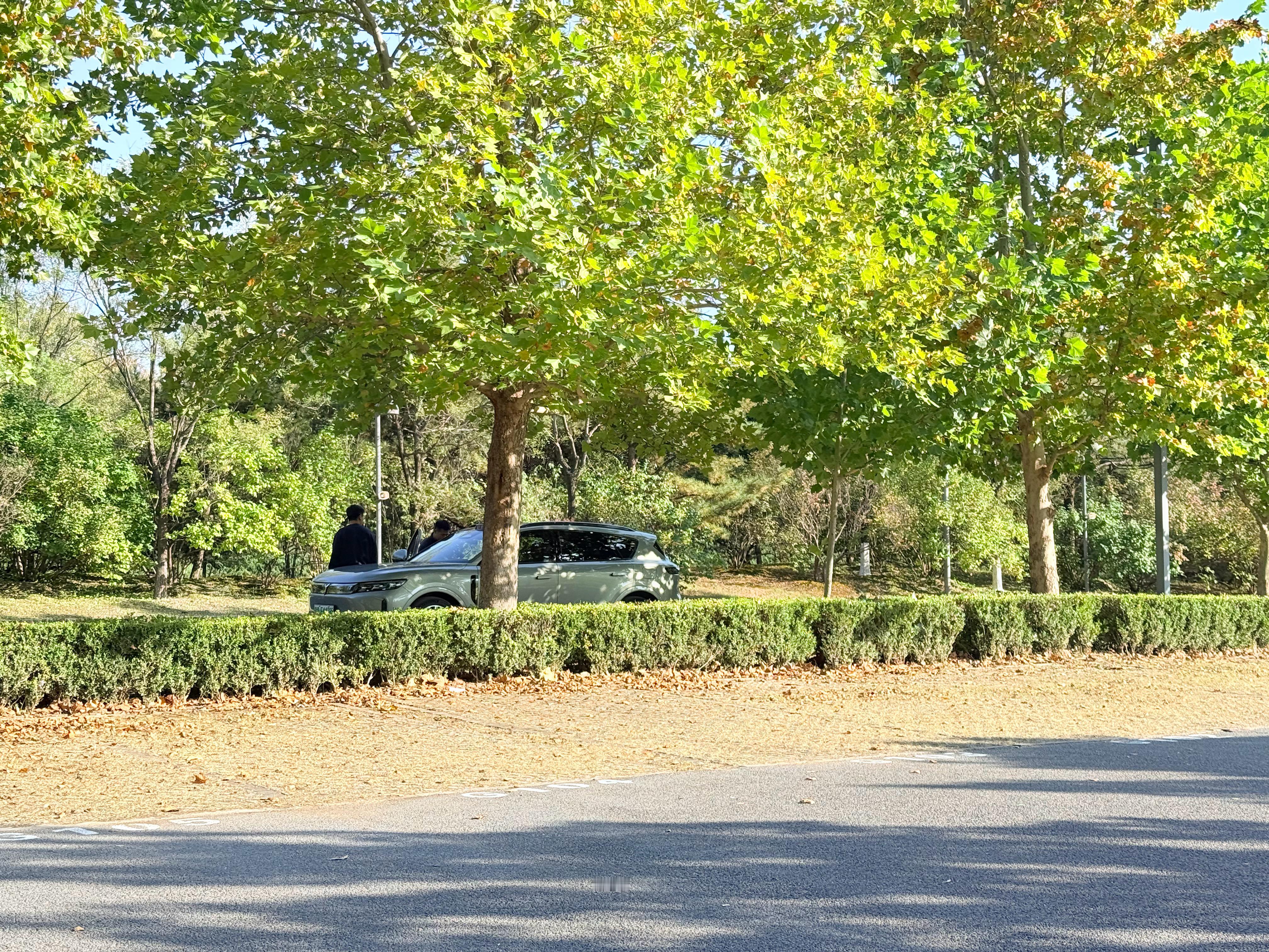 捅了汽车媒体的窝了小小停车场这得有多少家媒体在拍摄[泪奔] ​​​