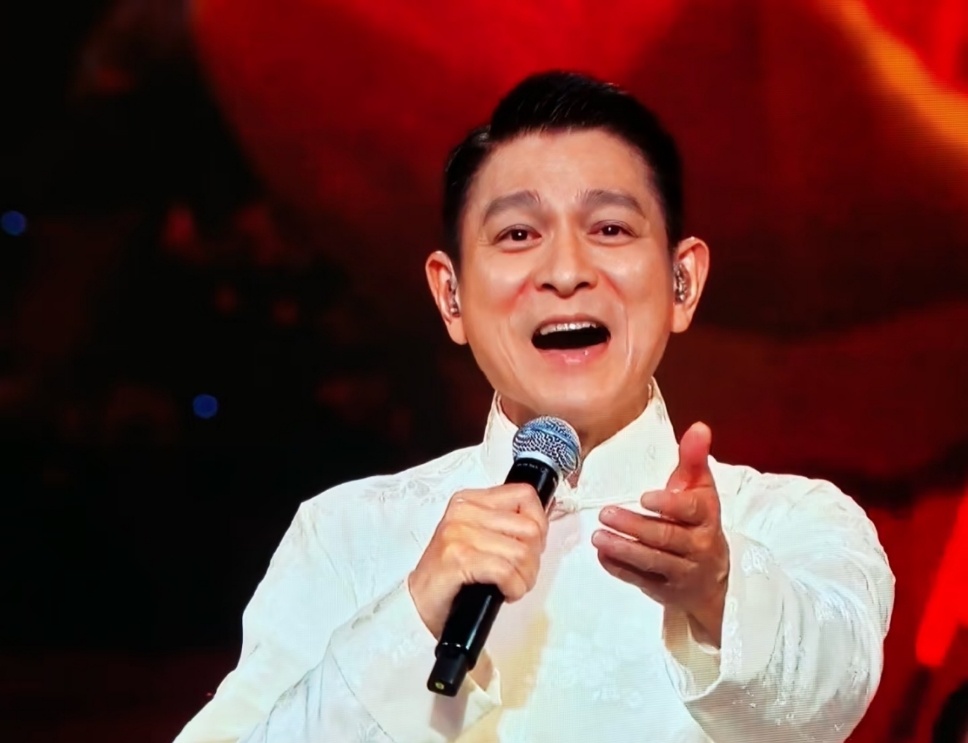 刘德华全运会开幕式幕后记录不是顶流的特权，而是老艺人的赤诚——刘德华的幕后记录，