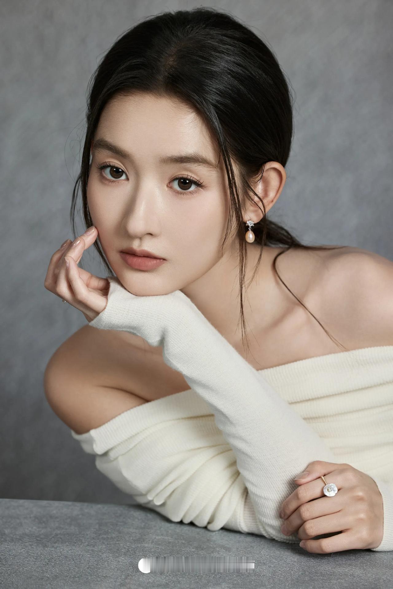 王玉雯美图分享，优雅美丽，可爱迷人王玉雯演技 王玉雯恋情 王玉雯穿搭 王玉雯壁纸