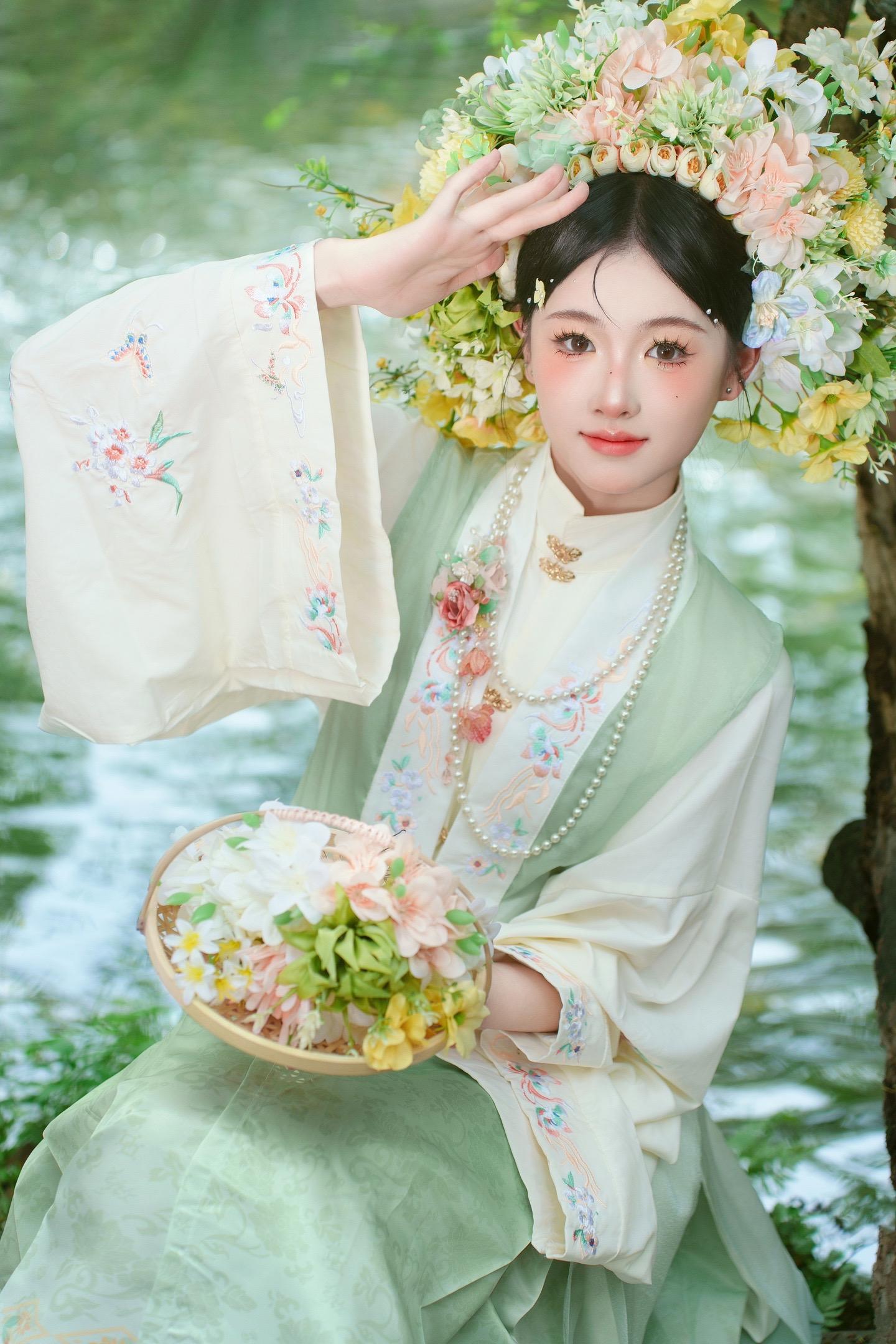 替你们试过了！成都这套绿色簪花太美了