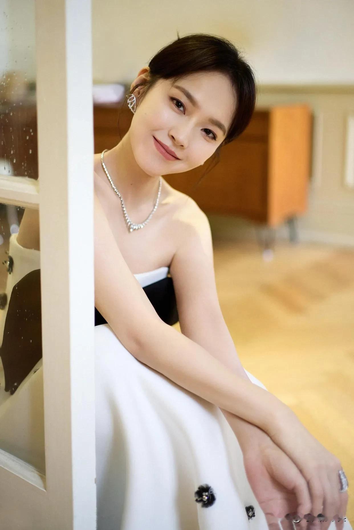 张佳宁，景甜，刘亦菲，李一桐，四位神仙颜值女神太养眼了