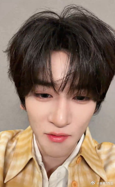 邓佳鑫直播 蹲完邓佳鑫直播只想说，这股机灵又元气的样子，不是魔丸本丸是什么，越看