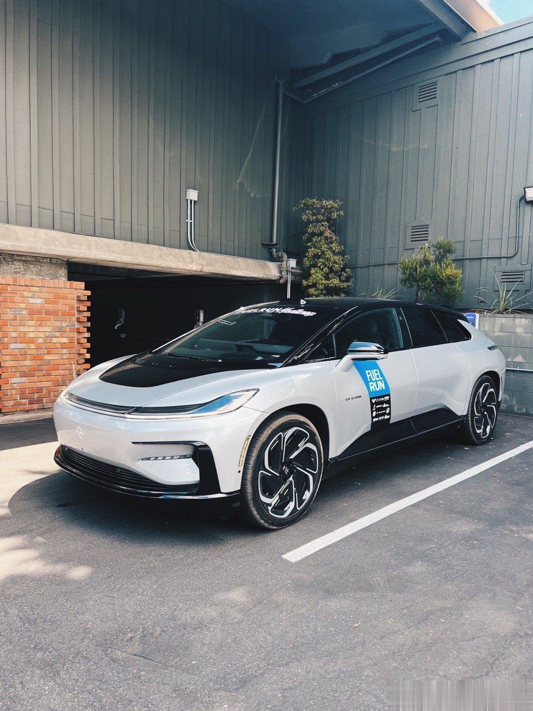 FF91 [二哈]贾老板何时回国？[思考]  ​​​