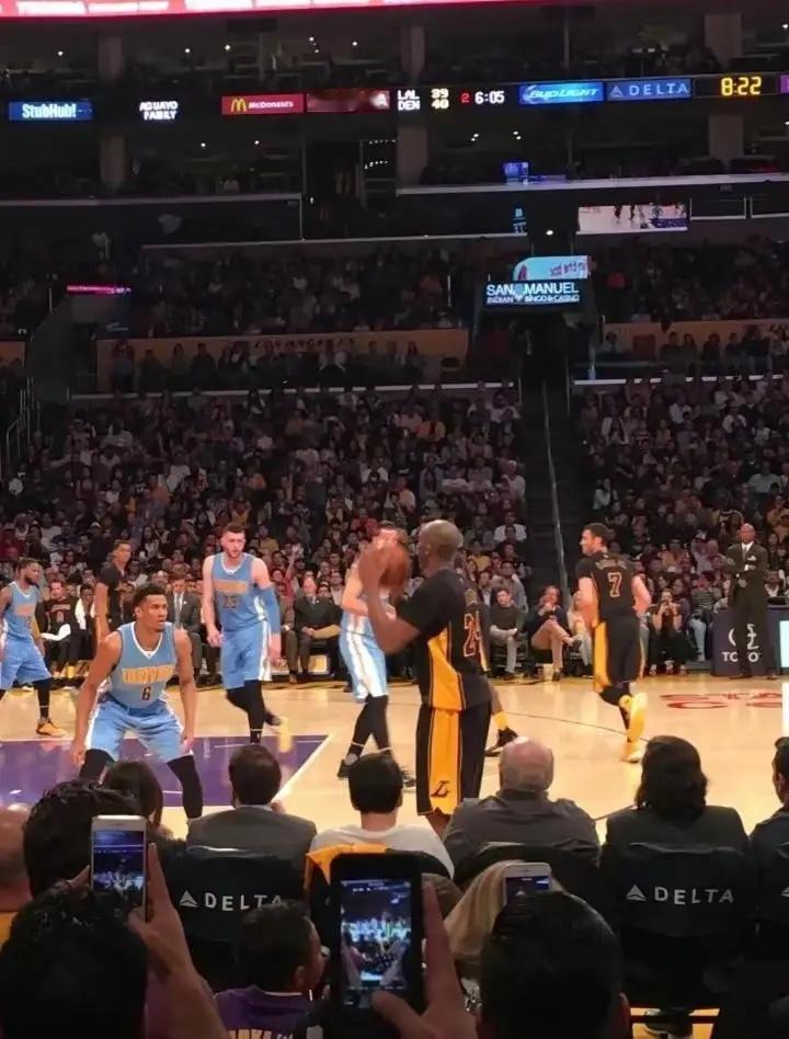 我不得不承认青春是一本仓促的书！Kobe Bryant💜💛科比KobeBry