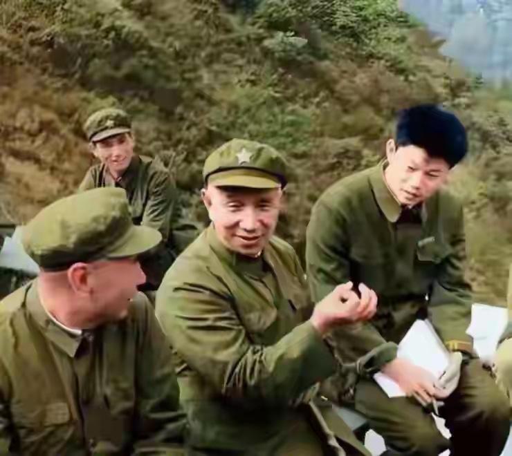 我敢打赌，能认出来正在讲话的，这位老前辈的，绝对是个爱读历史的高手。