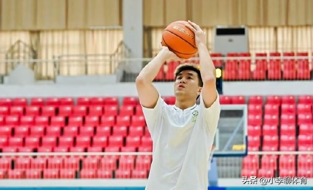 有时间参加东北明星足球却请假不打NBA季前赛，郭艾伦真把广州龙狮不当一回事！
