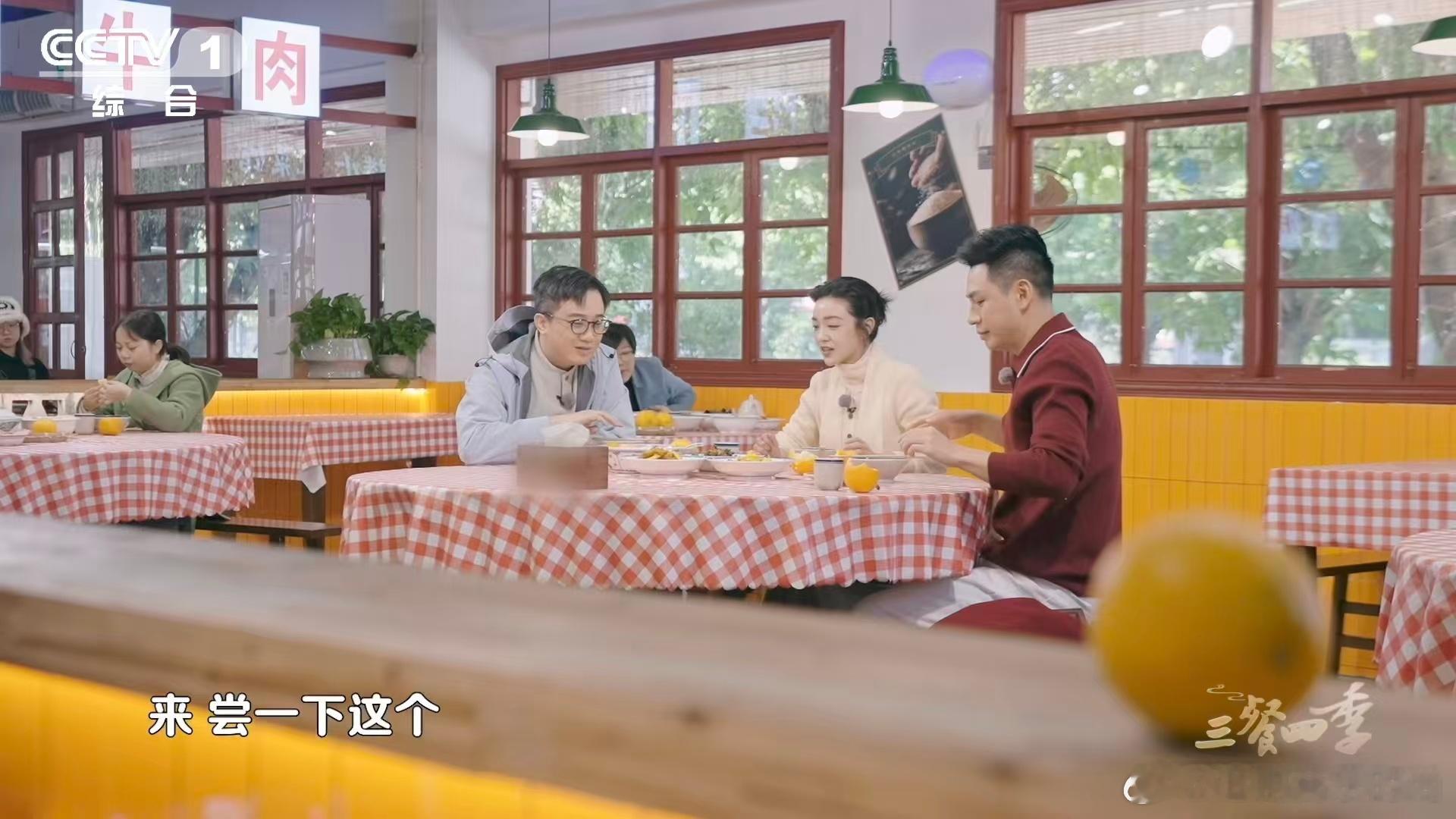 在赣州橙皮还能用来做碗 橙皮蒸蛋，是赣州人给橙子写的另一份说明书。果肉是甜，果皮