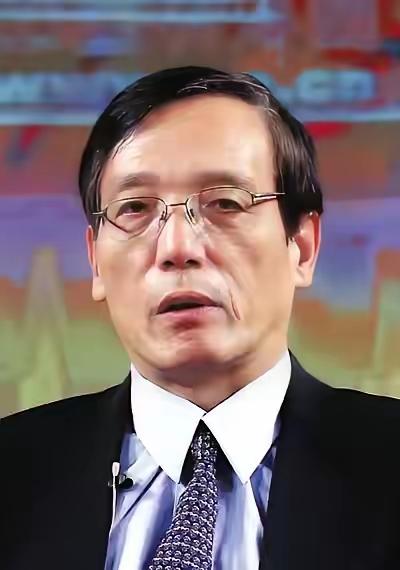 上面提出“补偿历史亏欠”，直接把矛头对准了1.8亿农村老人的养老痛点。刘世锦更是