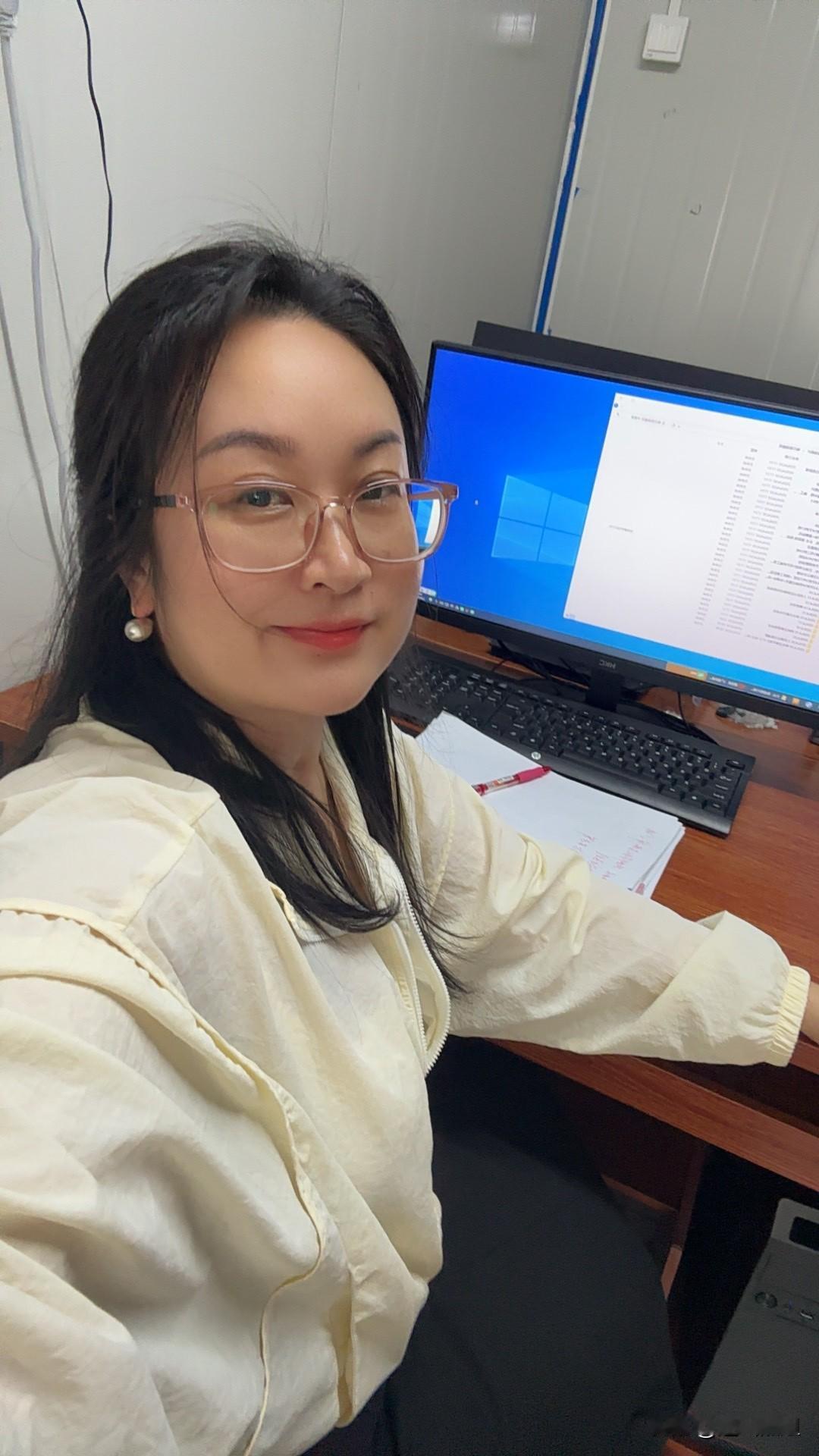 新工地新岗位新的开始，头一次接触上亿项目，还是四个亿的大项目，重点项目。

有点