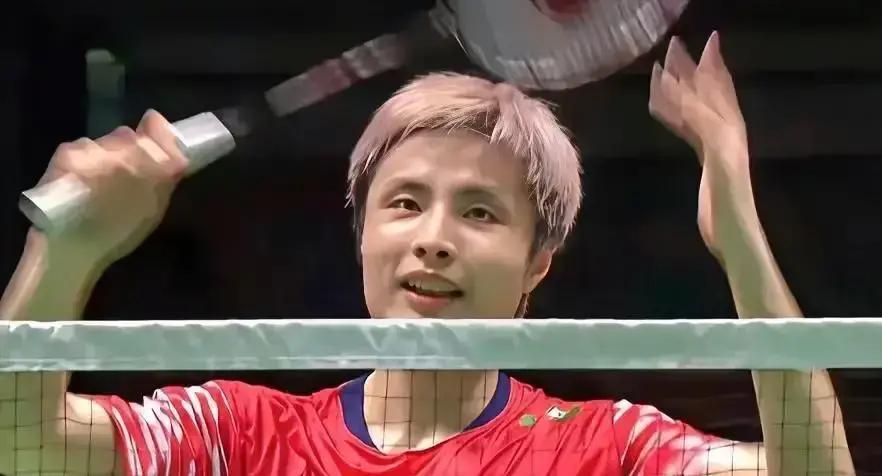 杀球慢8公里，冠军飞了
 
石宇奇2023年拿了9个冠军，却在总决赛被印度选手普