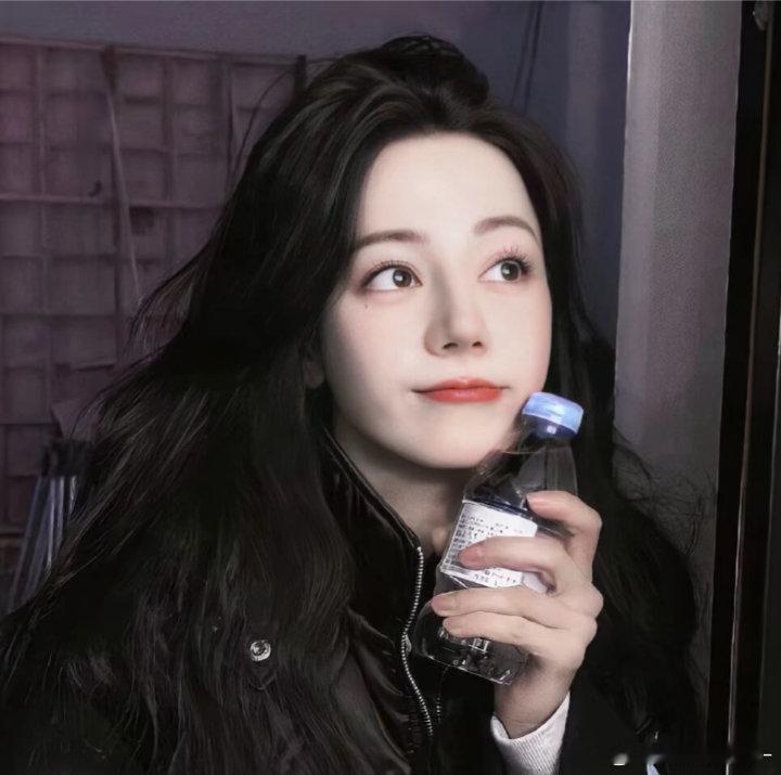 迪丽热巴钰珑 dlrb 迪丽热巴功夫女足 dlrb 迪丽热巴卫蓝你好，请出示一下