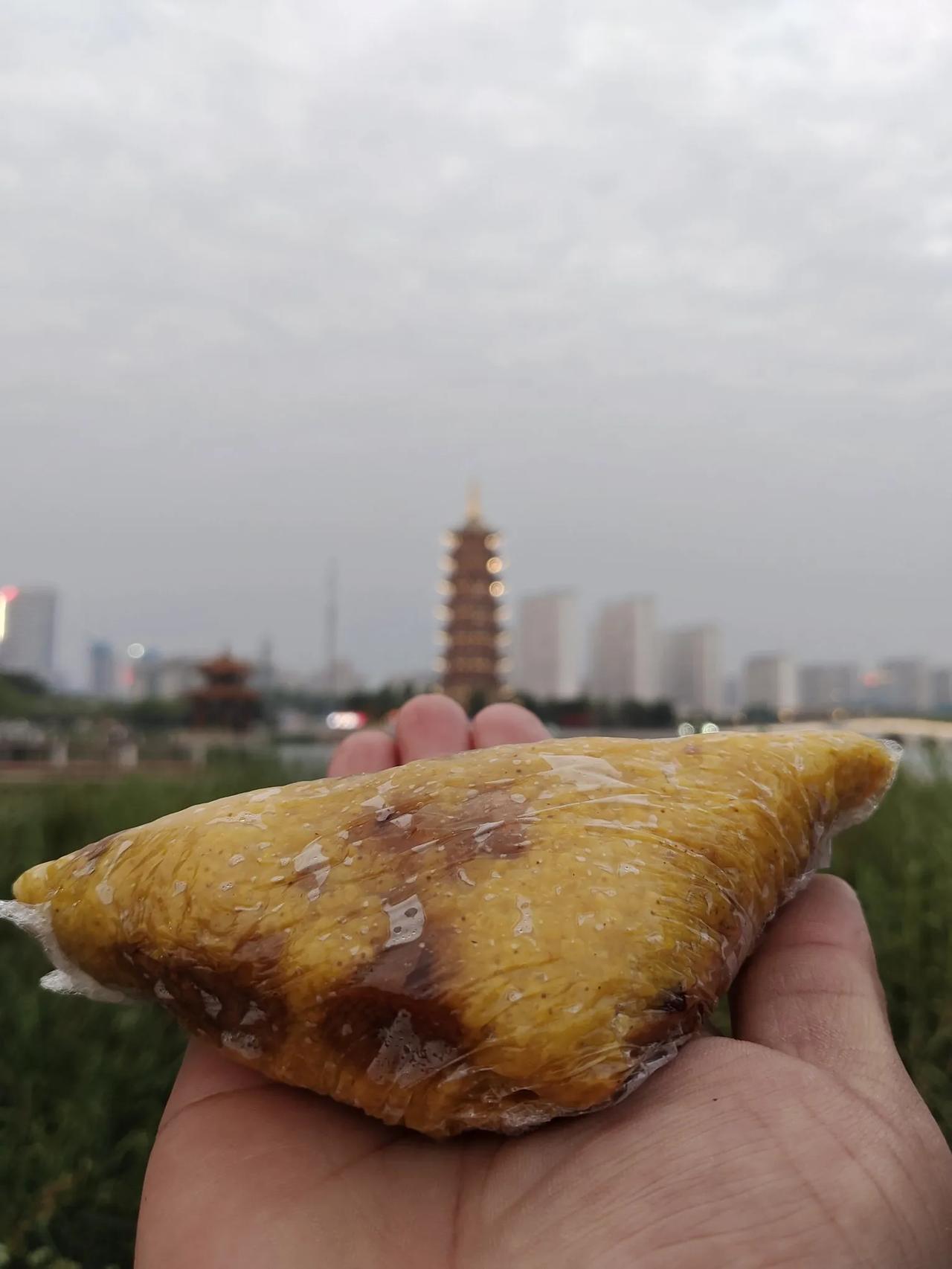五月端午逛菏泽
虽然端午节已过，但仍然可以回忆一下。当天下午先买了黄米粽，也算是