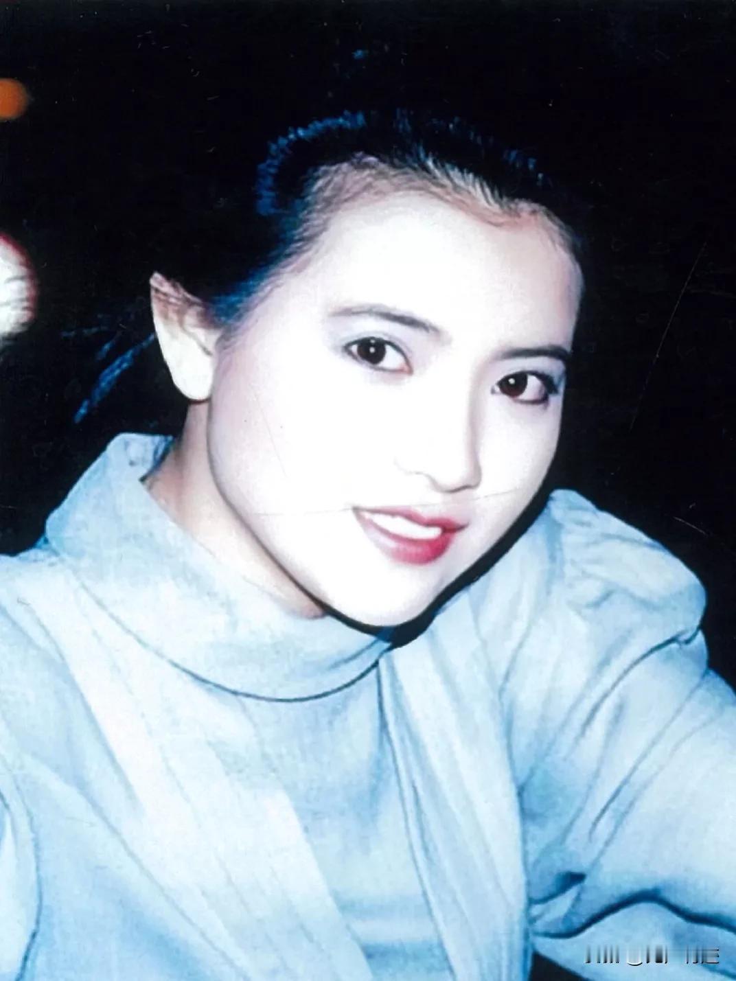 蓝洁瑛这个美丽的女子，生如夏花般绚烂，但结局却没有，死如秋叶般静美。她在死之前遭