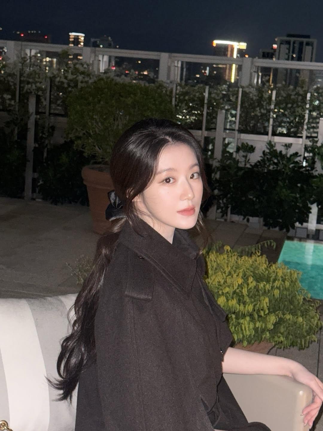 251013 舒华个人IG更新16p     🌃🍾📸  ▷You...