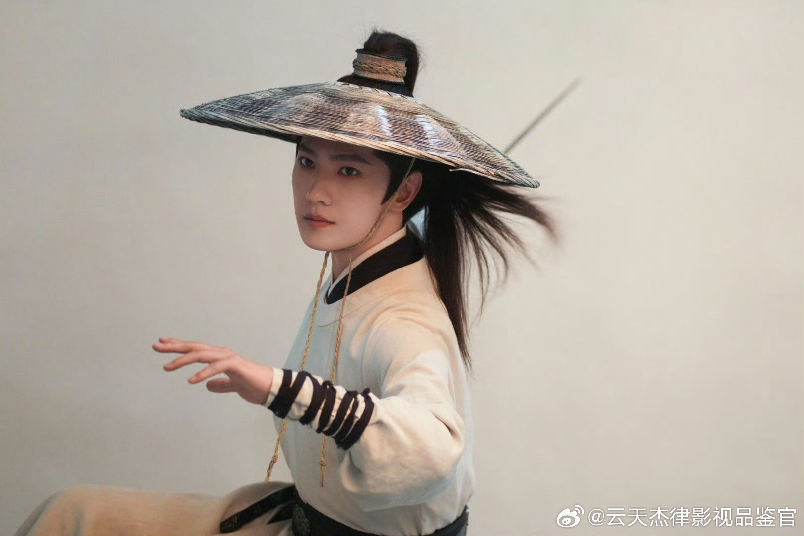 古装探案剧雨霖铃，这是一部不错的剧！杨洋饰演的展昭，在他的人生历程中，从相信公正