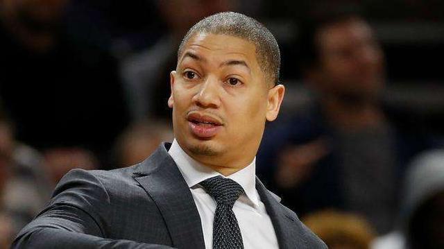 快船--一个“老”字，无药可救!
无登无卡，又输太阳，快船沉沦，已是事实!一个“