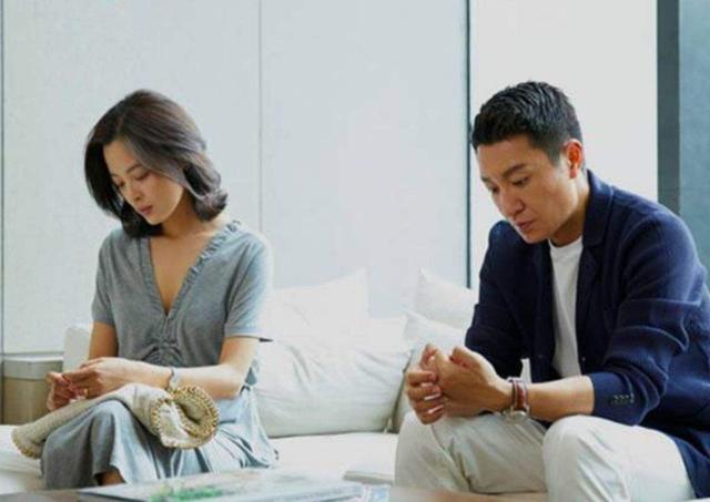 刷到一个视频，父亲对不想相亲的女儿拳打脚踢（不知真假），想想挺悲哀的。上一代人基