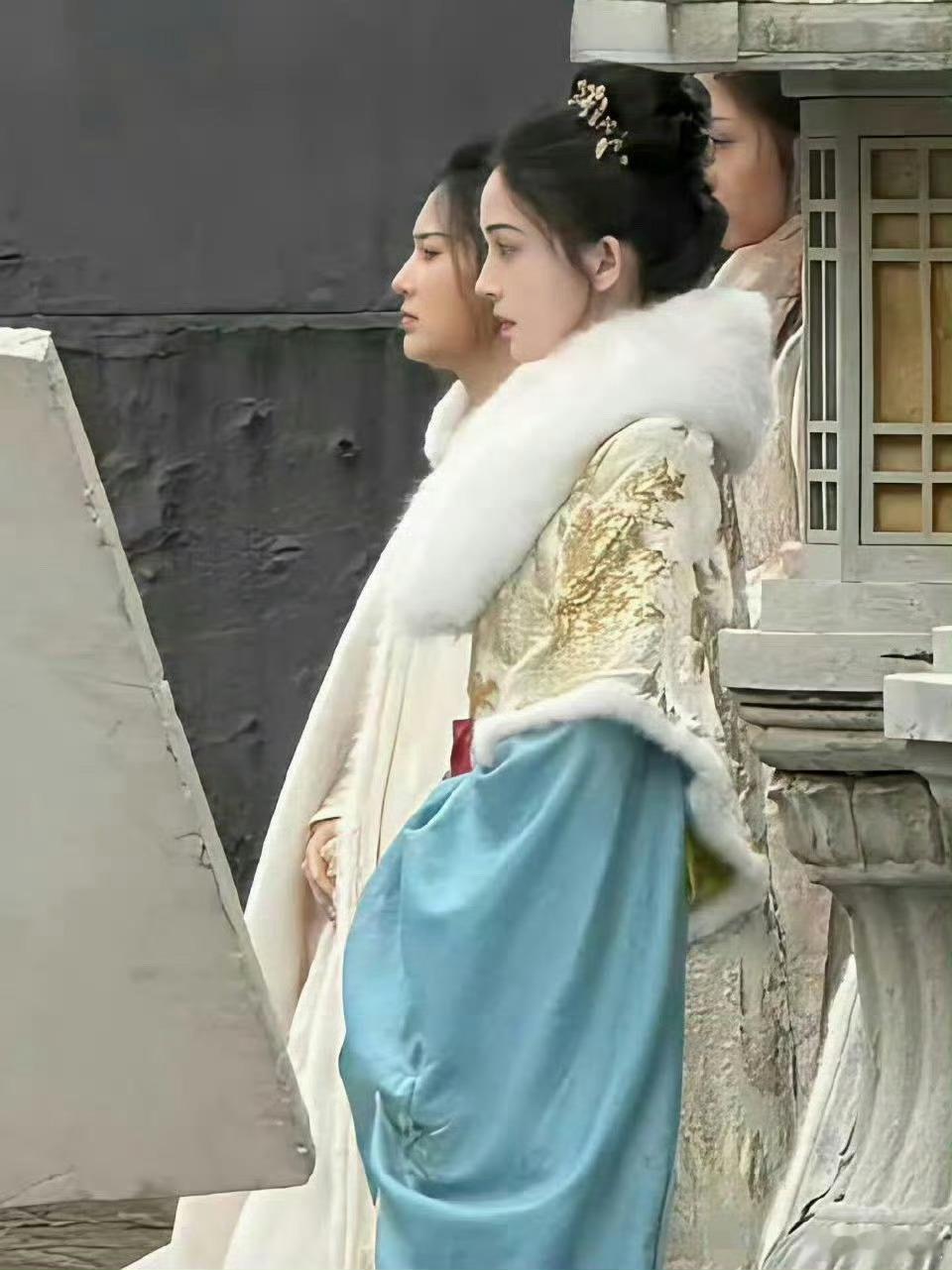 被娜扎的面部平整度吓到了……好优越的一张脸啊，整都不敢整成这样，她却直接长成这样