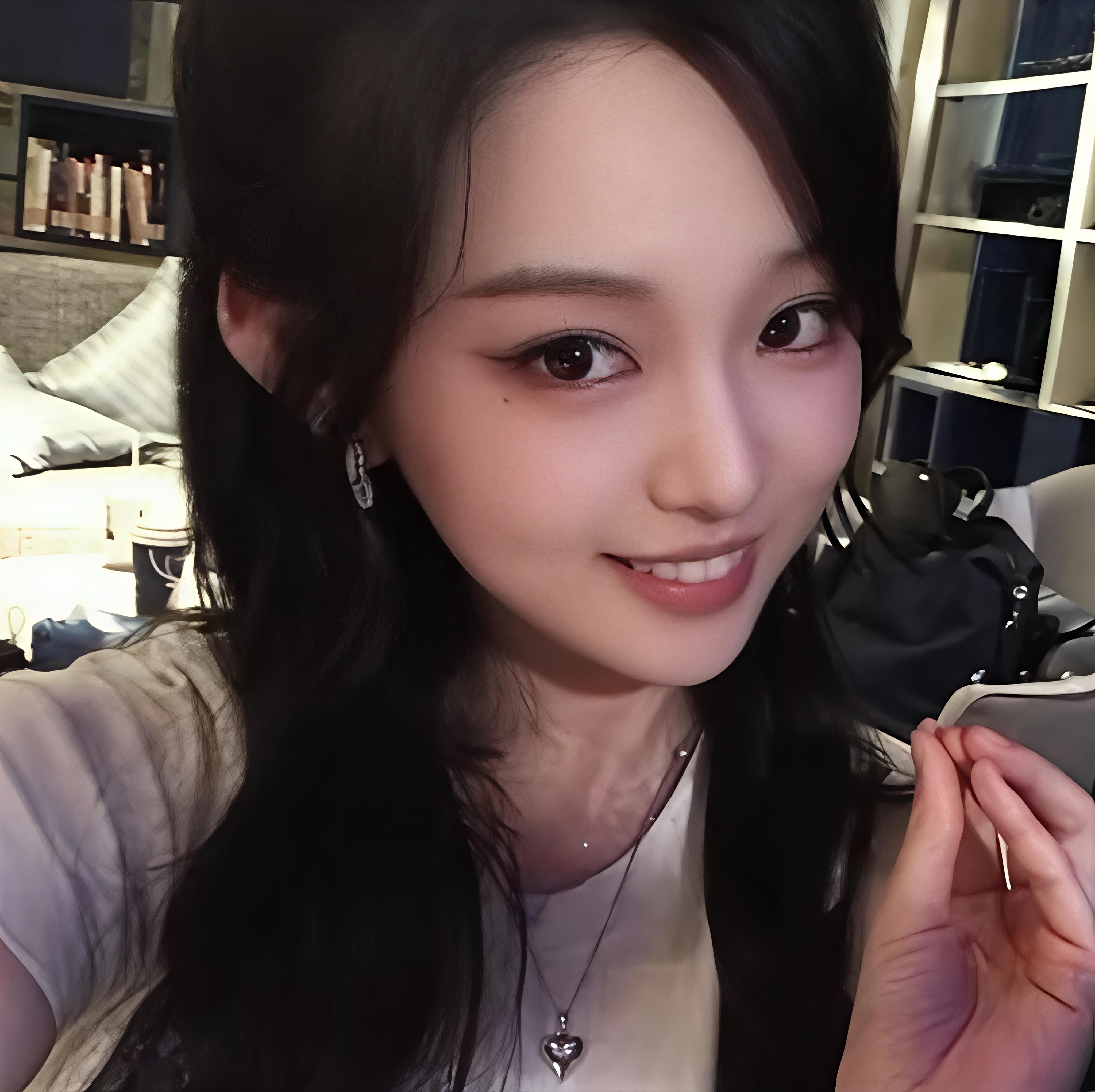 这里有个女孩真的很可爱🐰 