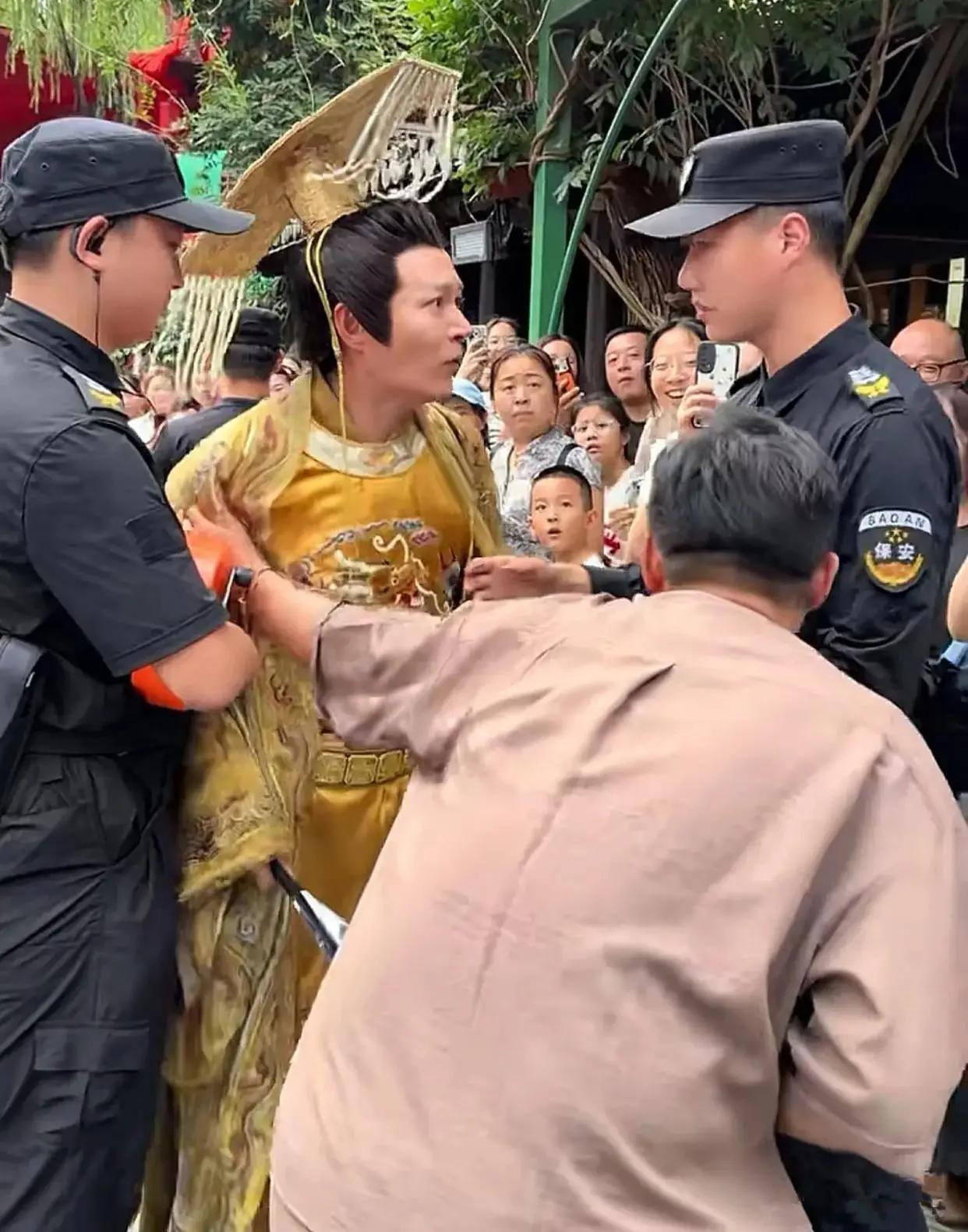 太通透了！郑国霖放弃带货高薪，深耕景区NPC，月入2万实至名归
不得不说，真正努