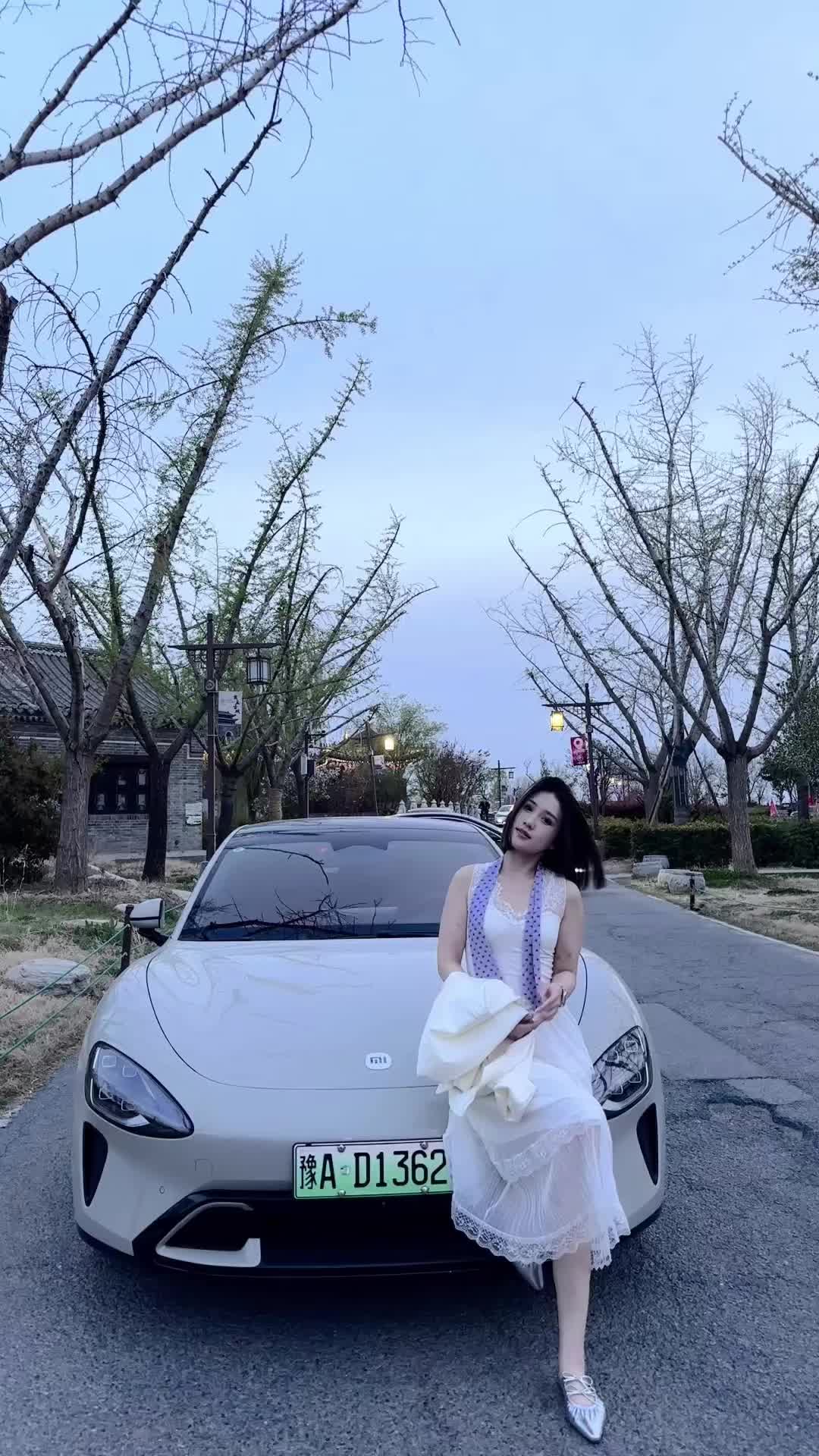 一个人走过太多无助的路 早就不怨了