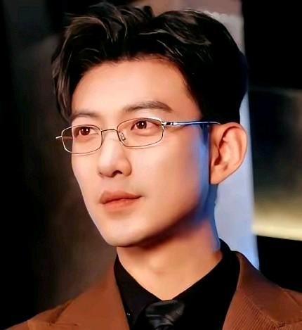 看了那么多短剧中的男主角，对比来对比去发现还是最喜欢于龙，虽然现在的刘潇旭，赵廷