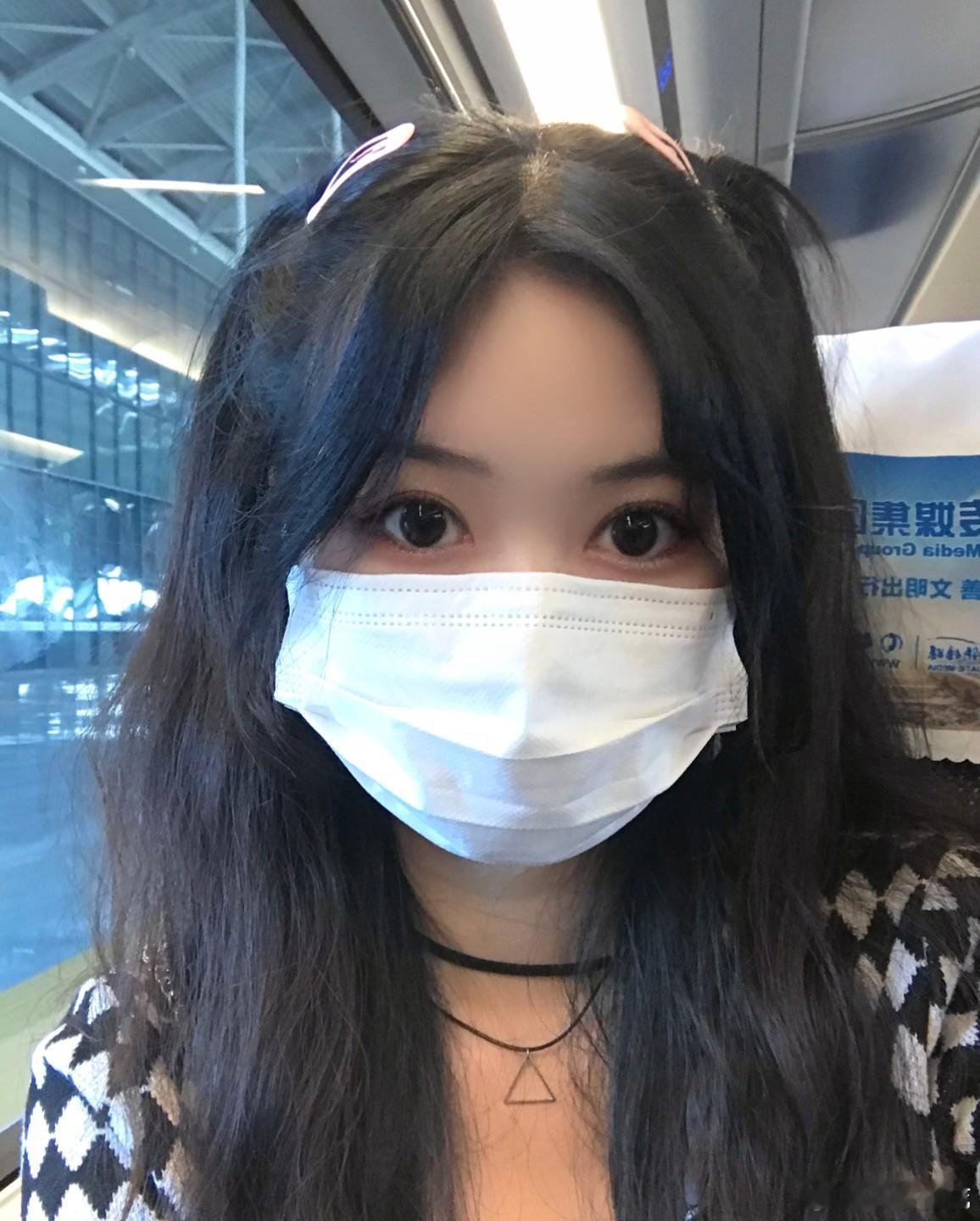 翻翻相册 还是很喜欢这个发型 就是废头皮 ​​​