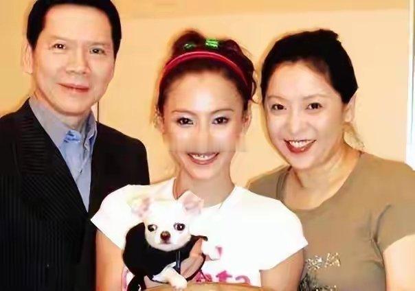 向太曝张柏芝是双面人，拍戏经常欺负人，郑佩佩刘德华都是受害者，问题是这是一面之词