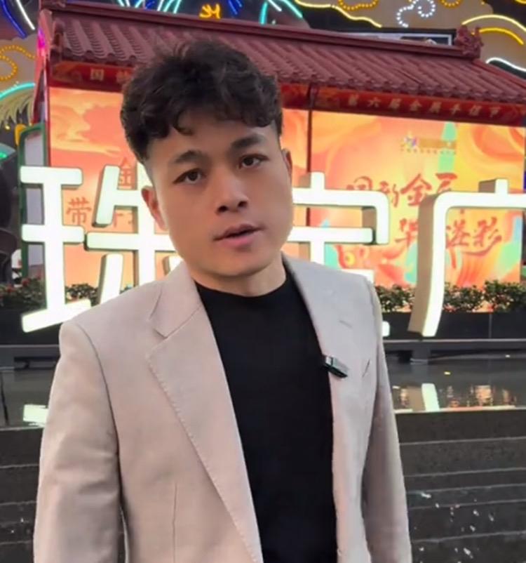 河南小伙杨涛，80后，早年从深圳捡废品、打零工起步，一路摸爬滚打，在深圳餐饮界硬