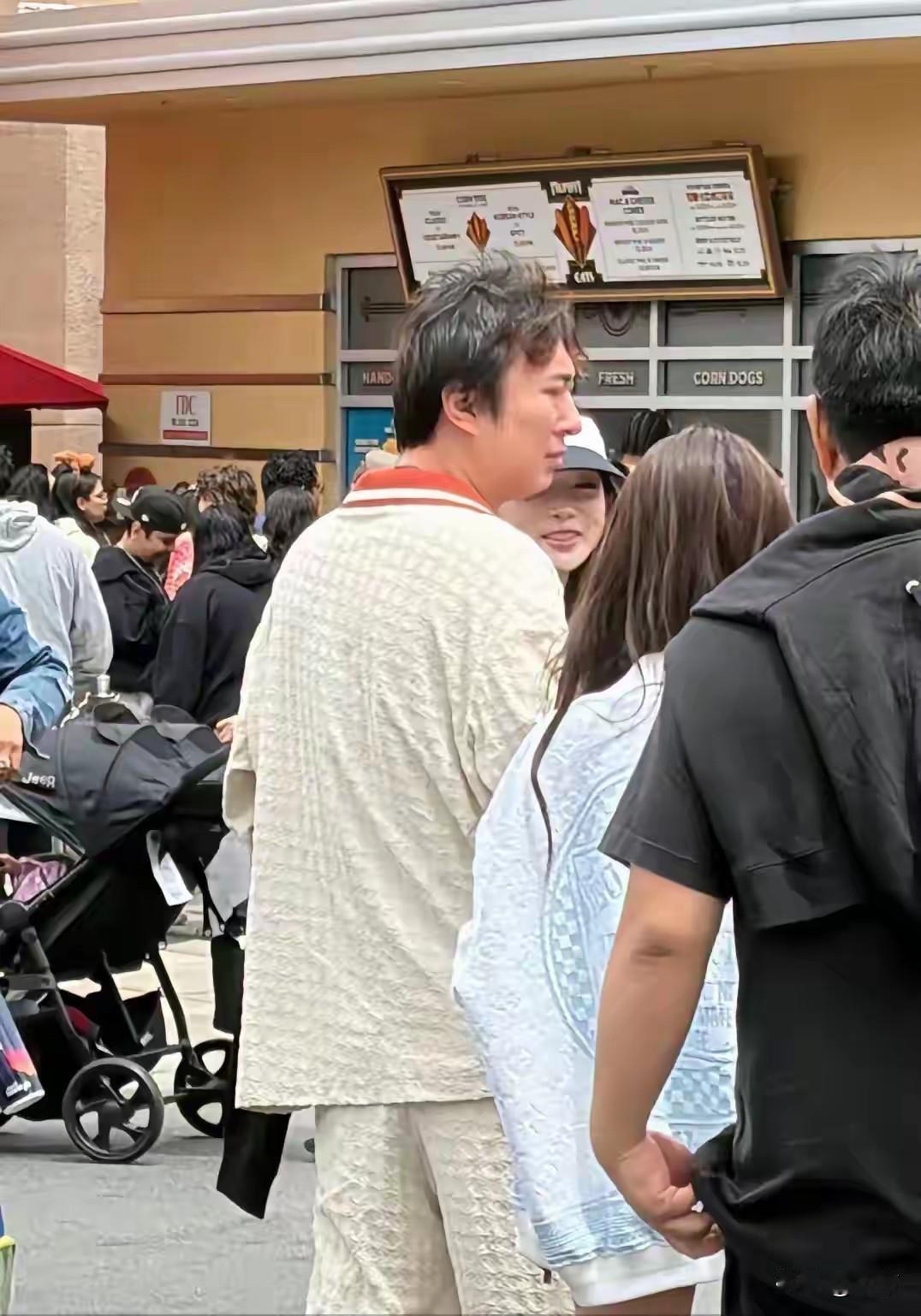 这还是那个挥金如土腰缠万贯的少爷了吗？
王思聪经历了什么？一个人的变化怎么会如此