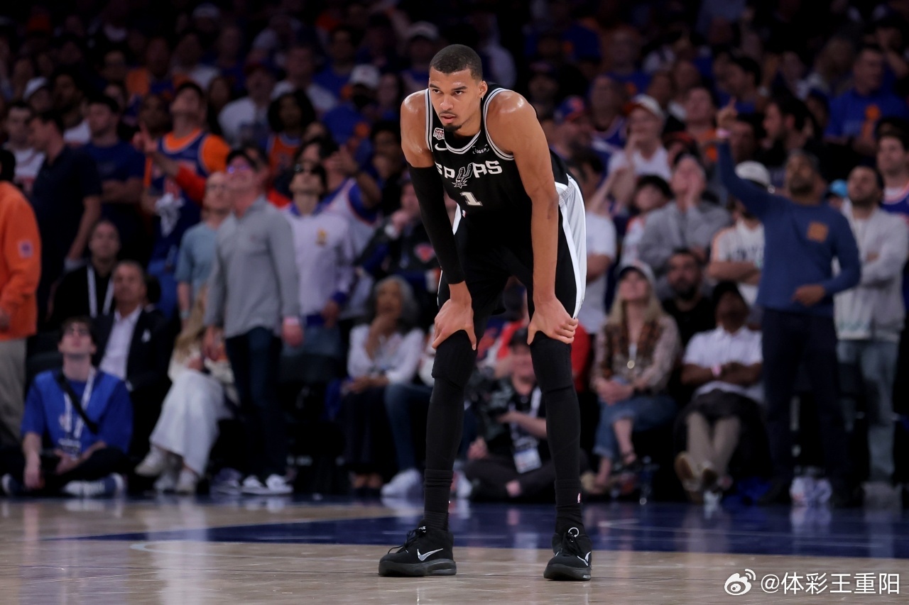 文班亚马圣安东尼奥马刺NBA新赛季备战主动牵头凝聚团队，文班亚马组织马刺巴黎提前