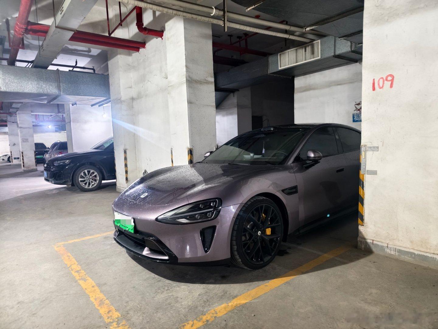邻居换了辆Su7？ 原本这个位置是停着一台19年后的奔驰C200L，也应该这是同