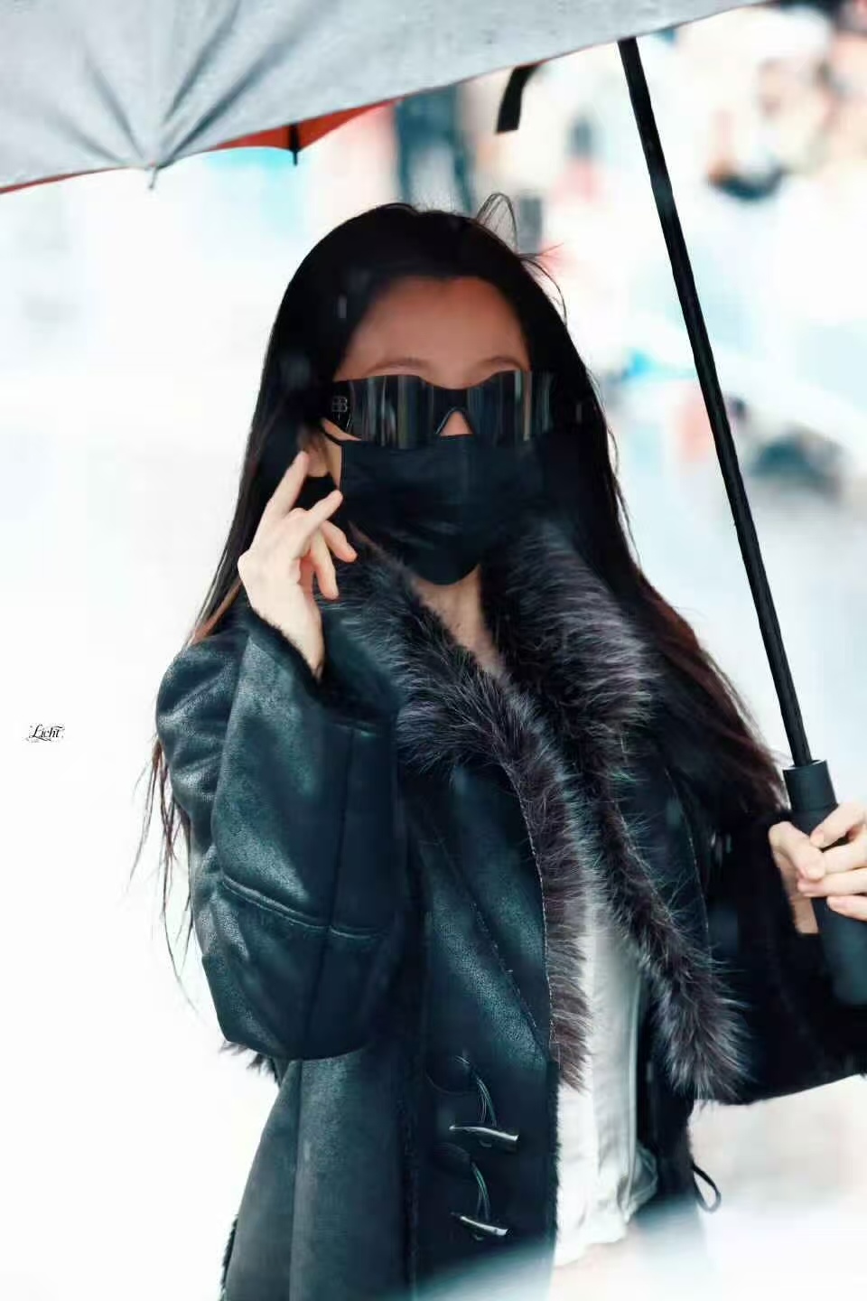 虞书欣怎么独自在上班路上拍现偶 又被上班路透美到，已经脑补出万字现偶剧本～这个虞