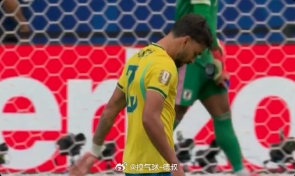 巴西vs日本半场战罢巴西0‑1日本。半场结束哨响，帕奎塔一瘸一拐走下场。比赛开场