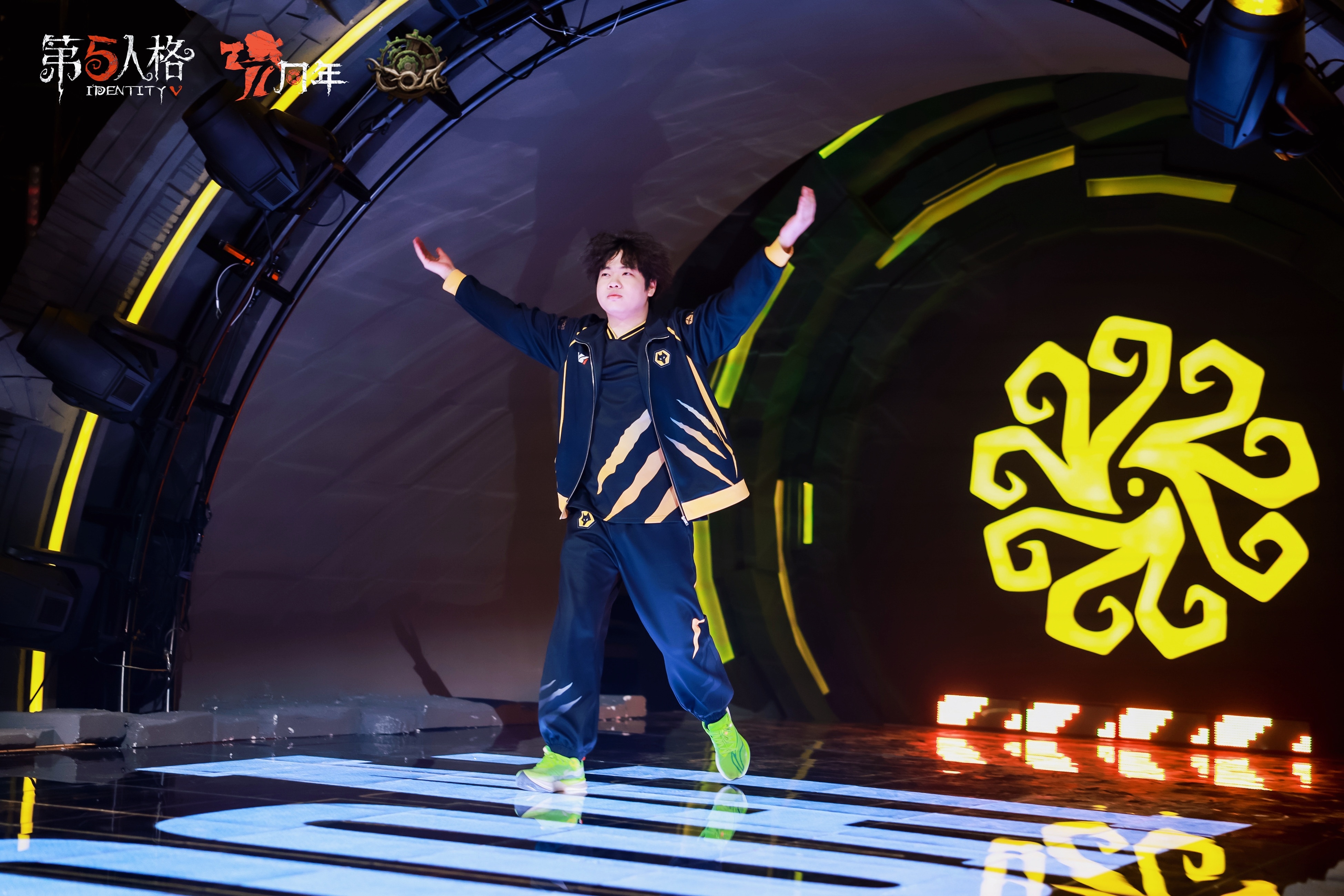 狼队第五人格[超话] 你的未来绝不止于此[抱一抱] ​​​
