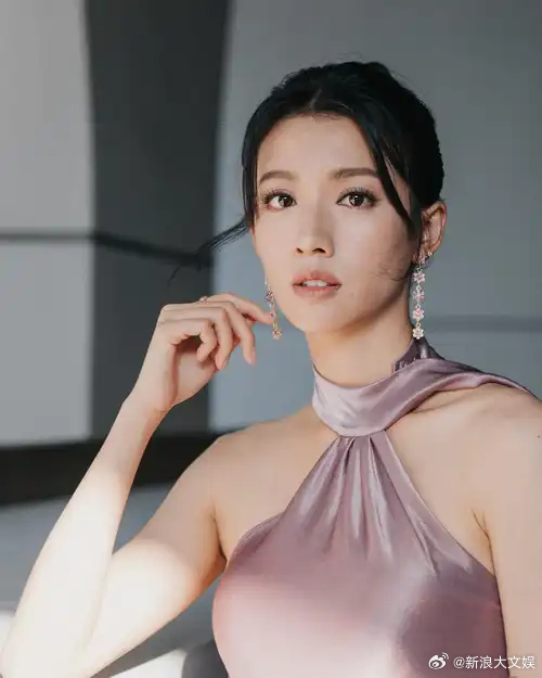 蔡思贝说自己有追求者但看不上 据港媒，近日受访时蔡思贝谈及感情生活，她表示：“现