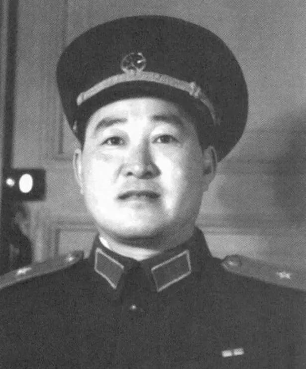 左齐（1911年2月-1998年8月26日），男，汉族，中华人民共和国开国少将，