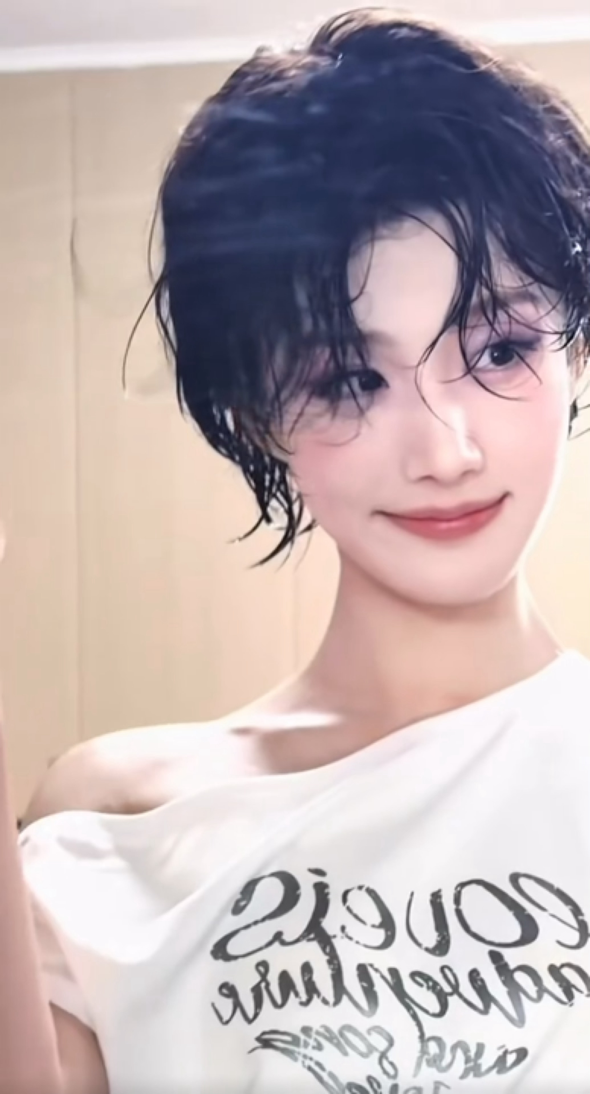 卢昱晓短发完全是我哥哥我老公我未来我一辈子卢昱晓短发湿发造型