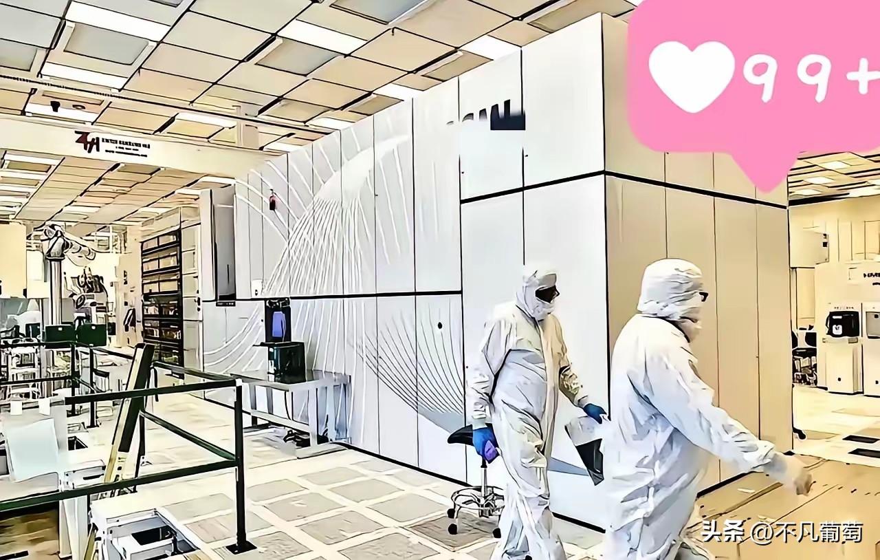 光刻机巨头阿斯麦，出大事了。荷兰总部名工程师午饭时间直接撂下餐盘，把公司大门堵得