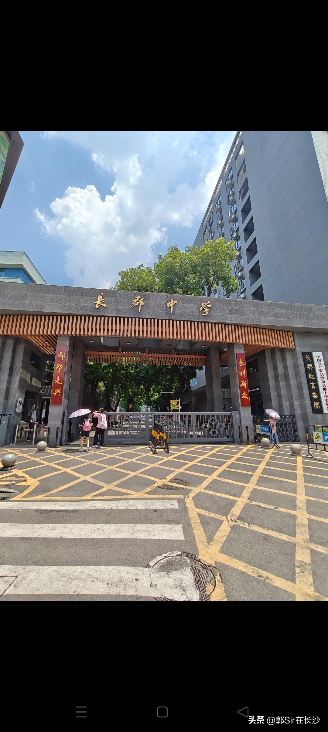 在大城市子女教育好像性价比越来越低，现在大部分大学生出来工资4-5千，而且很多难