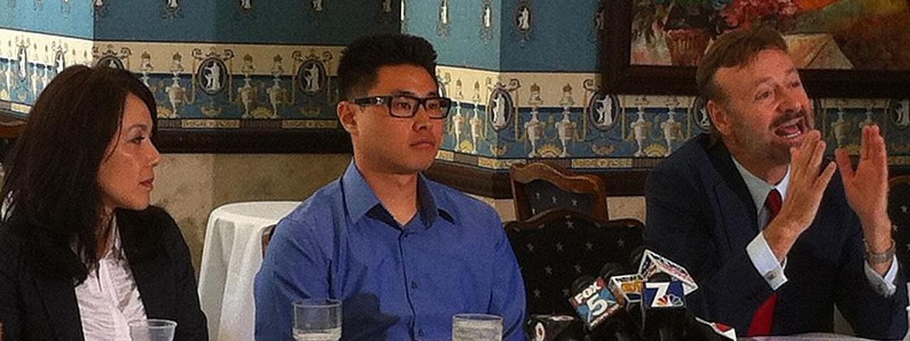 如果你在美国，串门撞见缉毒局突击扫毒，一番盘问下来确认你啥罪都没有，探员还笑着撂