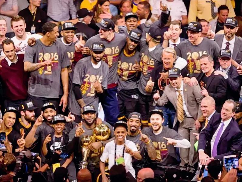 美媒：NBA历史上，含金量最高的总冠军是以下这三个！

1、2015-16赛季的